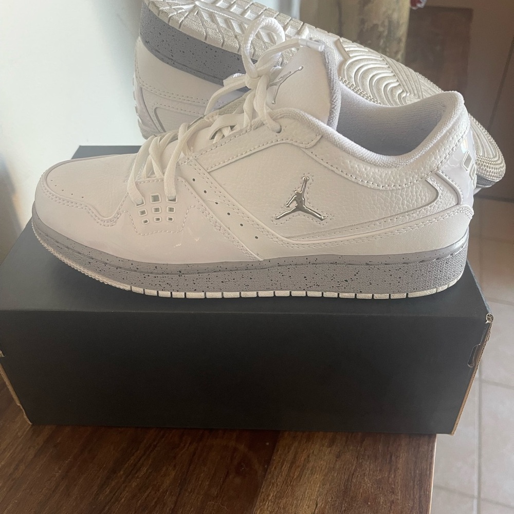 Nike Jordan (unisex) White and Gray Low-Top Sneakers NWOT! Only worn once. EU40